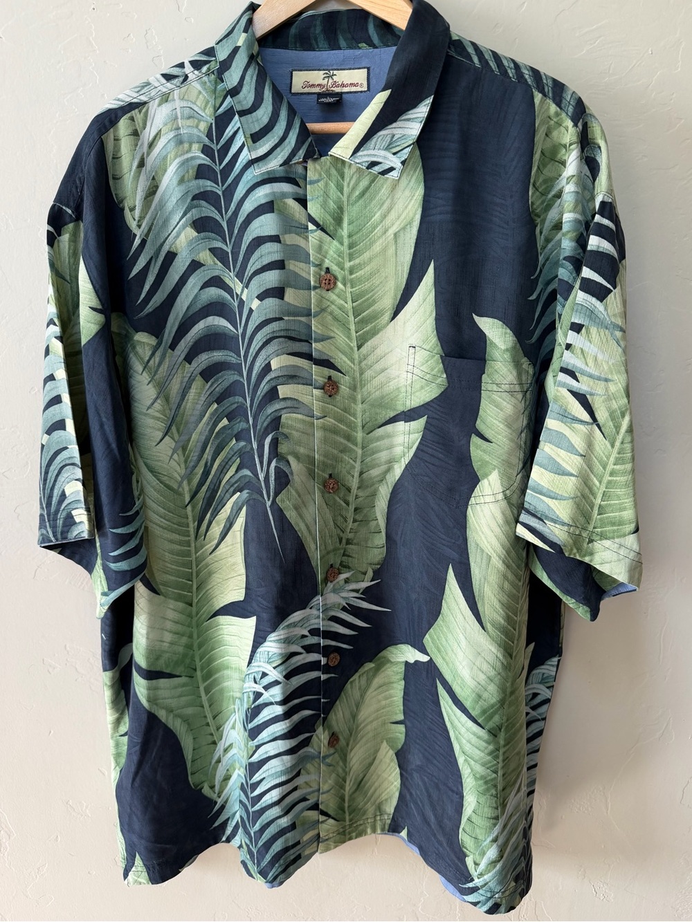 Tommy Bahama Hawaiian Tropical Leaves 100% Silk Button Shirt Men's L Beach Camp